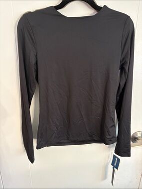 Tahari Modern Essentials Black Long Sleeve Women's top
Size S/P